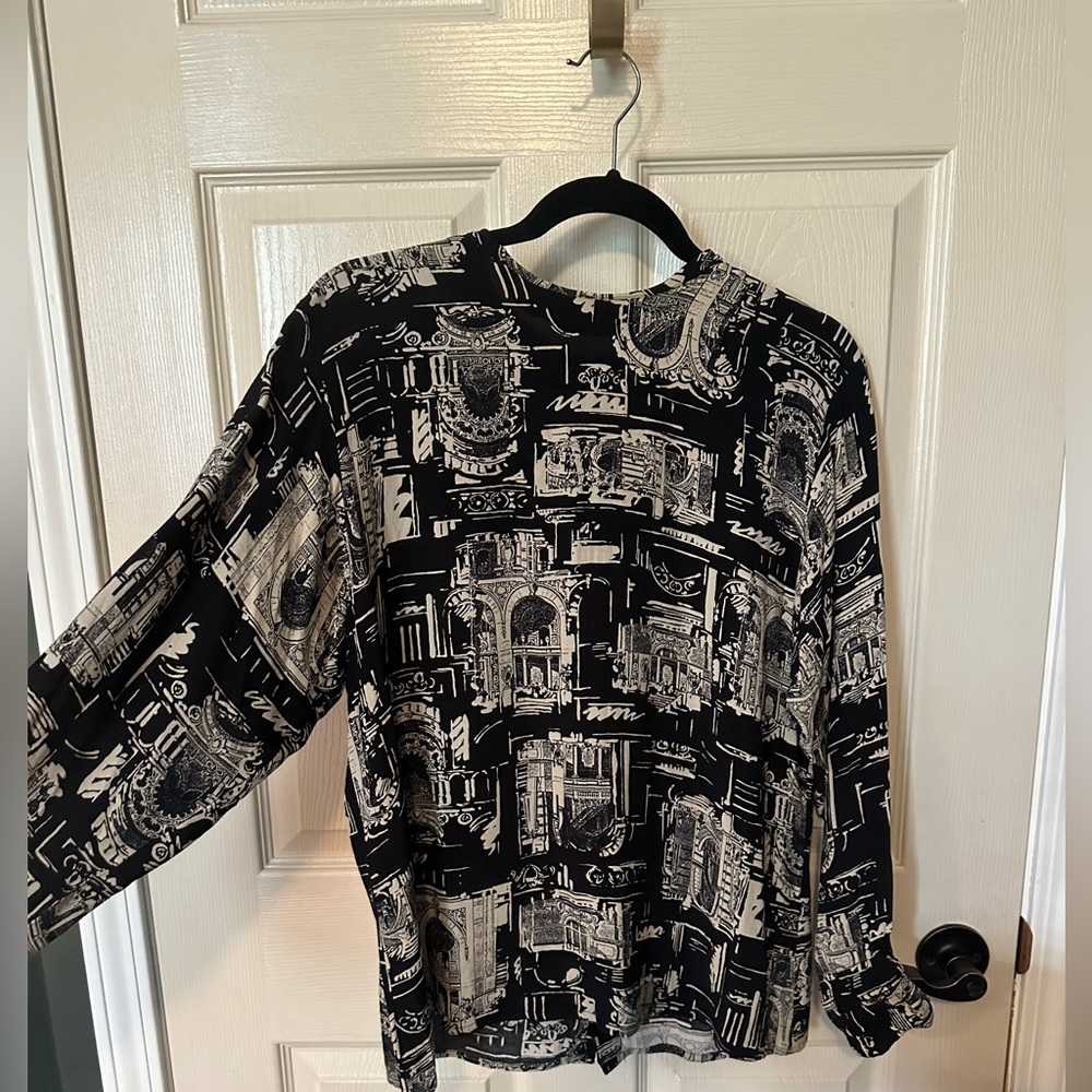 *Vintage* Fun black and cream print blouse. Vintage size 12. Fits like a M.